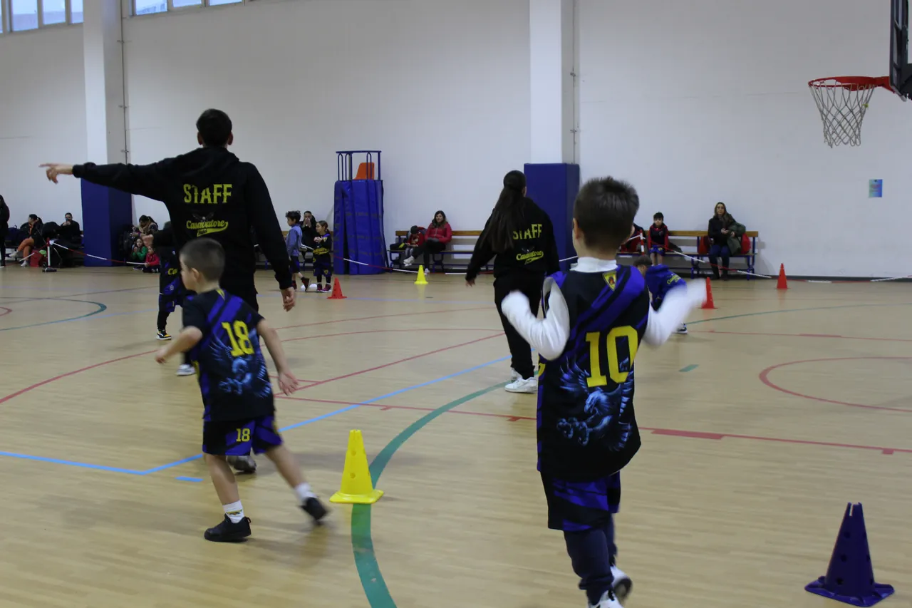 Allenamento e giochi all'evento di Natale